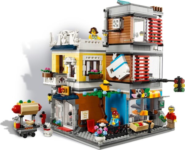 LEGO® Creator 3-in-1: Townhouse Pet Shop & Café