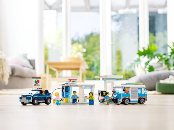 LEGO® Service Station