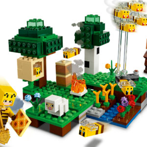 LEGO® Minecraft: The Bee Farm